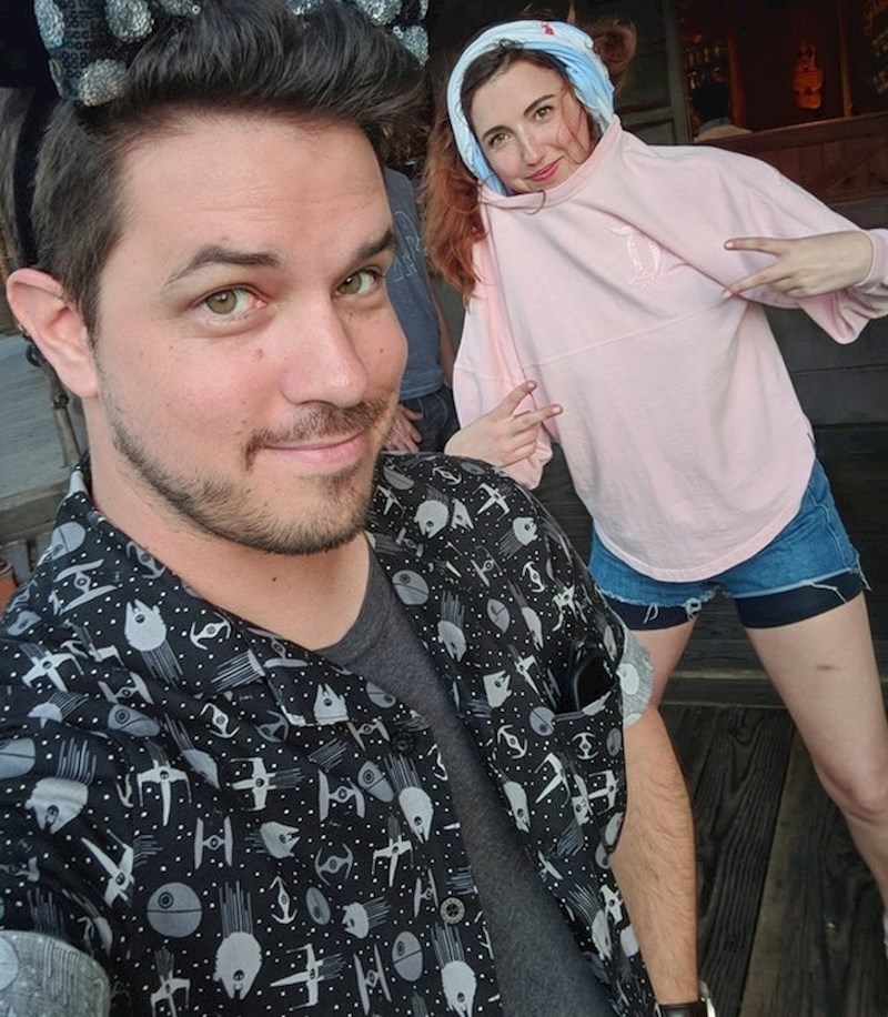 Nešto nije u redu s njenom desnom nogom... ;)