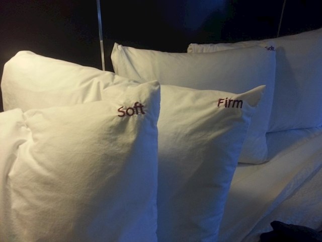 mogli su birati kakve jastuke žele u svojoj hotelskoj sobi.