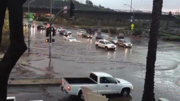 Ova snimka će vam dokazati da u nekim trenucima nije lako biti bogat, pogledajte što se dogodilo ovom vozaču