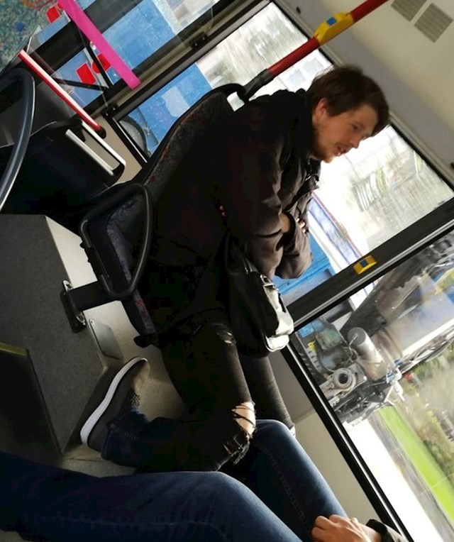 Što mu se dogodilo s nogom? Ništa! ;)