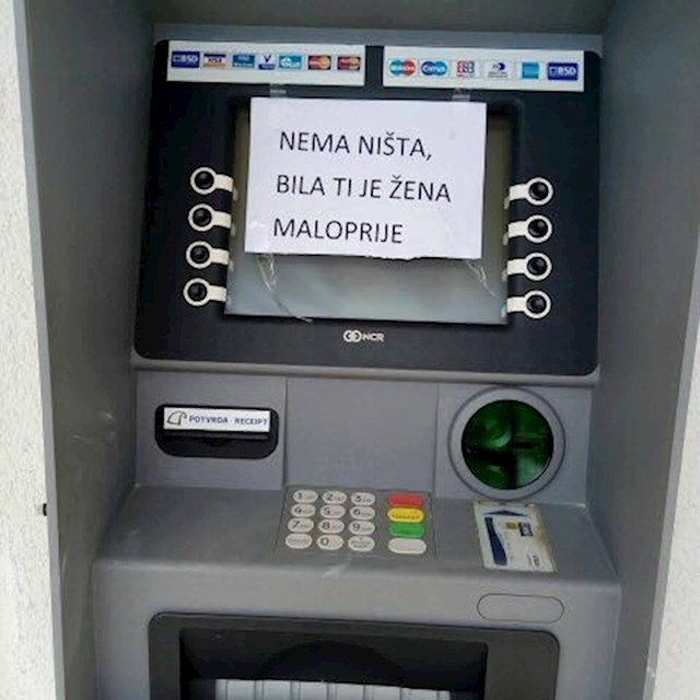 Htio je podići novac na bankomatu, a onda ga je na ekranu dočekala smiješna poruka - Lajk.hr