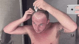 Nevjerojatno je koliko frizura može promijeniti čovjeka, evo kako je izgledao nakon što je "zalijepio kosu"