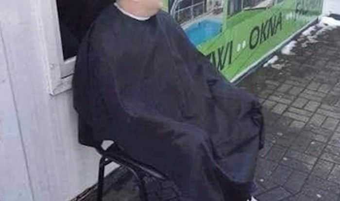 Frizer je slikao kako klijente šiša u doba korone, fotka je postala hit na internetu