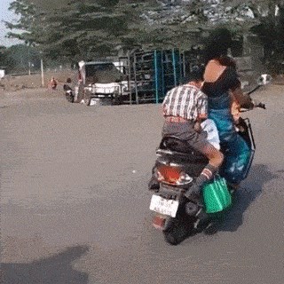 Vozač nije mogao vjerovati svojim očima kad je vidio kako je jedan dječak pisao zadaću