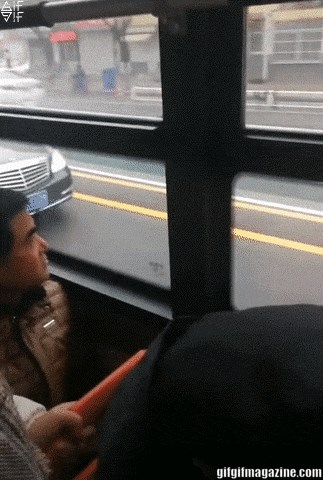 Netko je u javnom prijevozu snimio muškarca s najčudnijim obrvama ikad