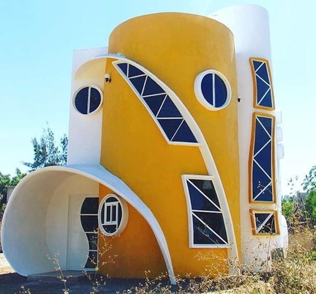 Čudna žuta kuća u Meksiku