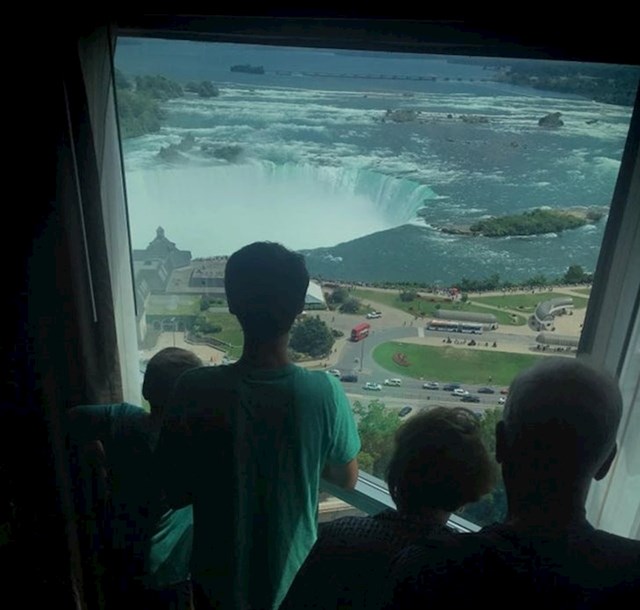 "Bili smo u hotelu koji je u neposrednoj blizini slapova Niagare, djeca su bila oduševljena pogledom."