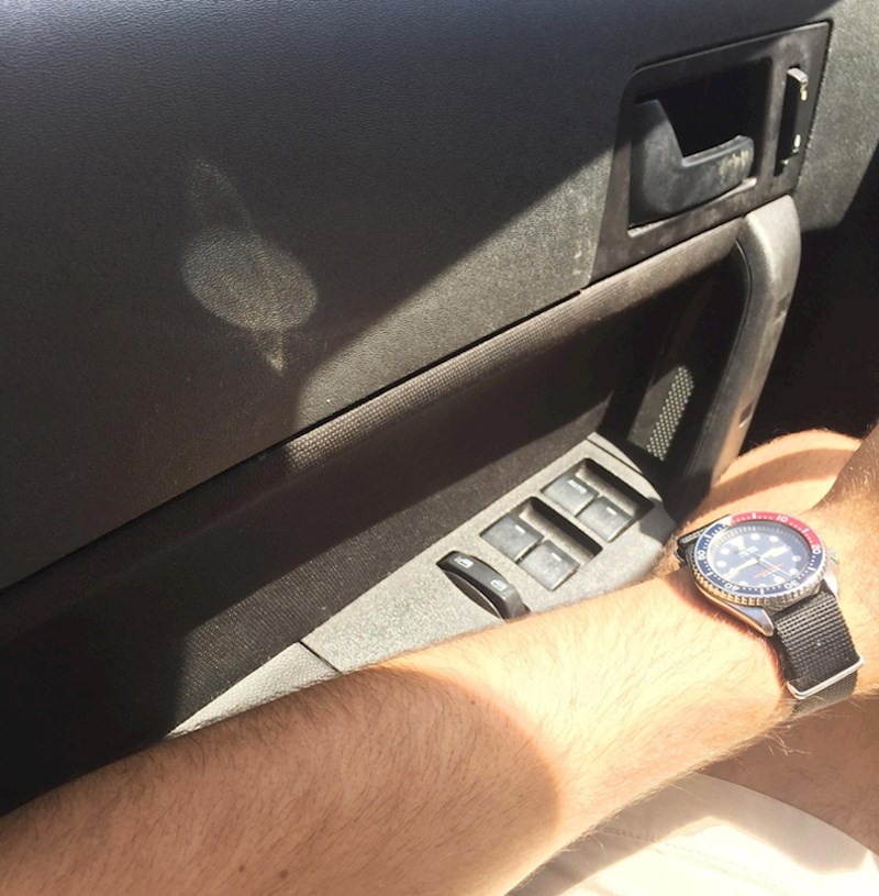 Refleksija sata koji je bio na suncu izgledala je kao Saturn.