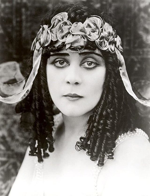 Theda Bara — Kleopatra (1917)