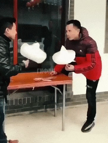 Muškarci su se kladili tko će prvi pojesti šećernu vunu, jedan od njih imao je genijalan plan