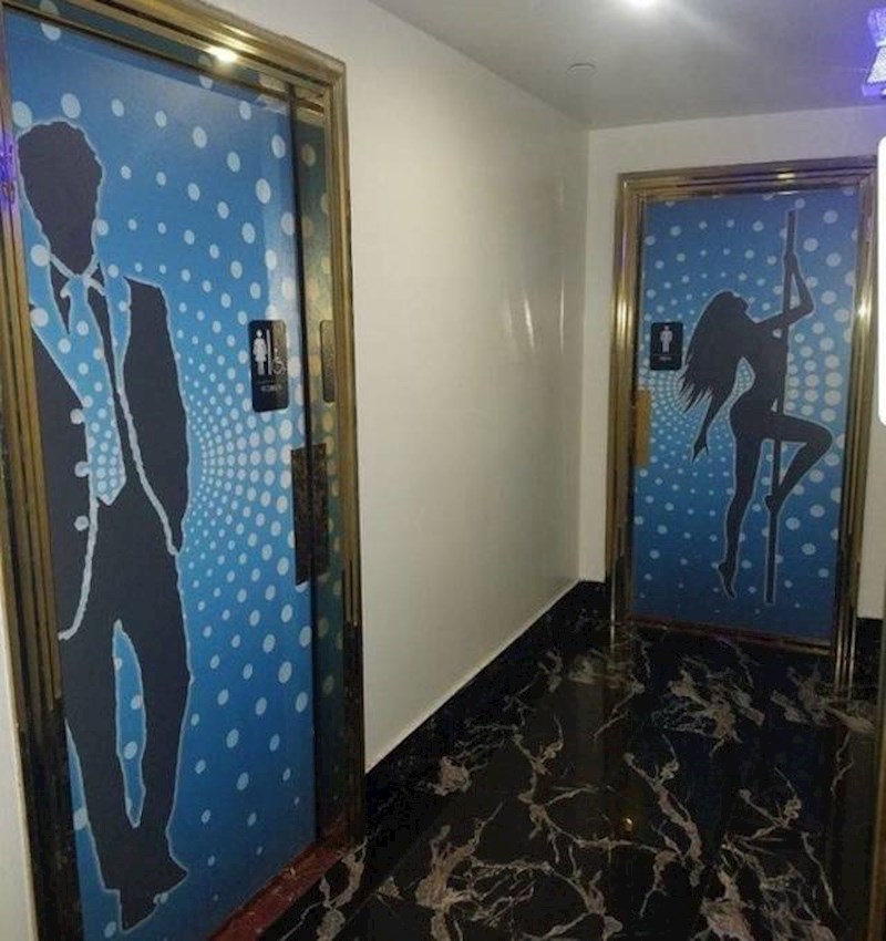 Mnogi su se zabunili i ušli u krivi WC...