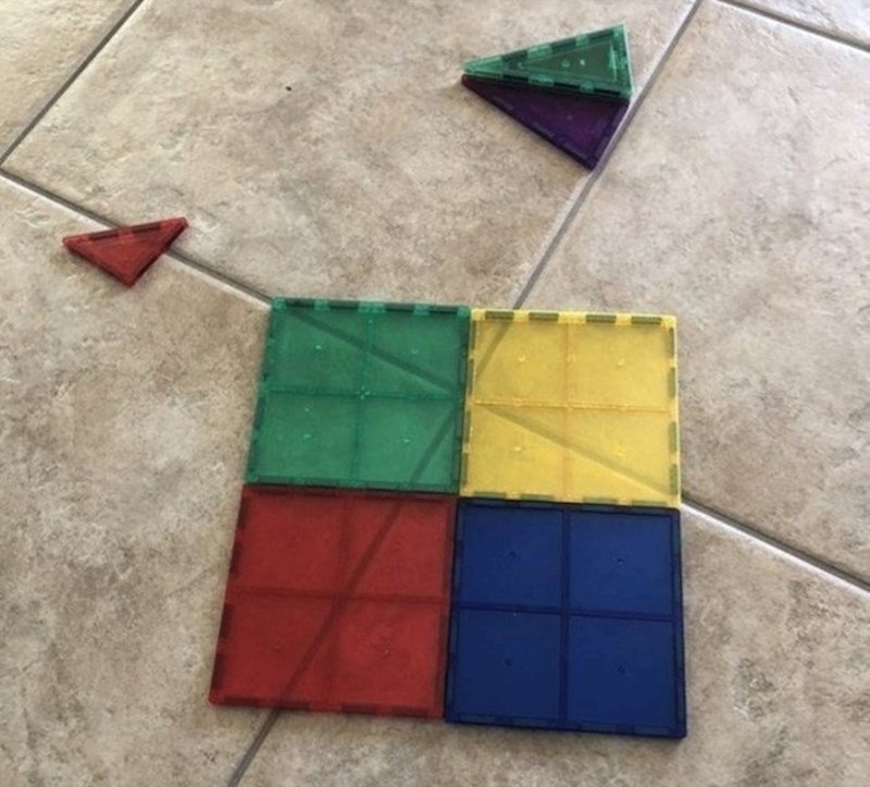 "Pitala sam sina što radi, on mi je odgovorio: Windows 95. Nemam pojma kako on zna izgled Windows 95 logotipa."