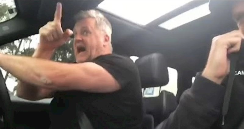 VIDEO Razljutili su tatu prdežom u spreju, njegova reakcija ih je nasmijala do suza