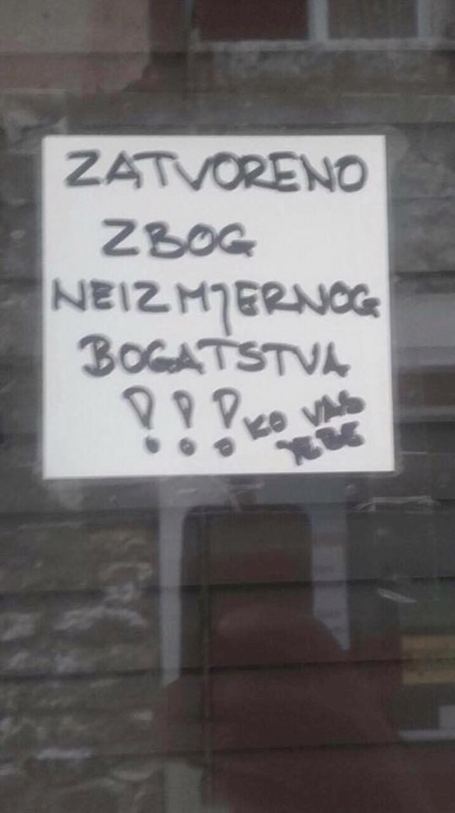 Ovaj (bivši) kafić se nije na lijep način oprostio od svojih gostiju. 😯 Fotka je navodno iz Zadra.