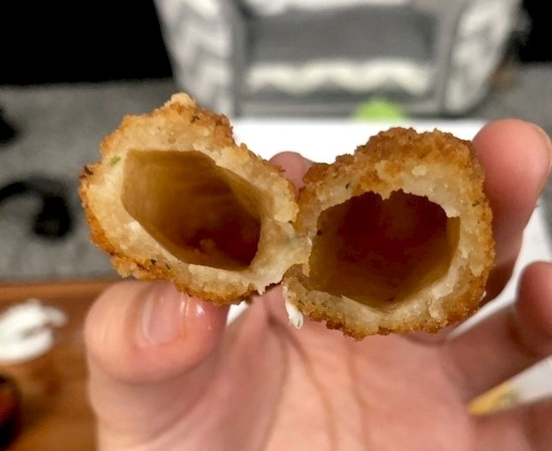 "Naručio sam štapiće od mozzarelle, no dobio sam samo štapiće. Bez mozzarelle."