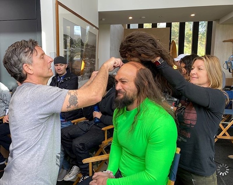 Jason Momoa je pomoću vizažista dobio novi izgled na snimanju reklame za Super Bowl.