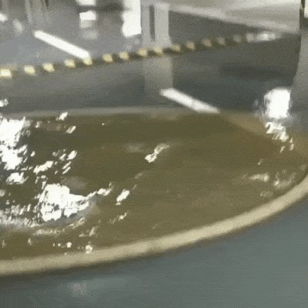 U podzemnoj graži se nakupila voda, ovi mladići su je "odvukli" na genijalan način