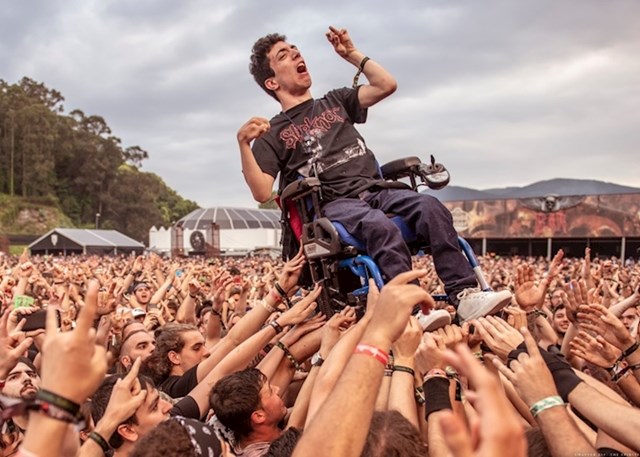 Alex je prvi put posjetio heavy metal koncert i sam postao zvijezda.