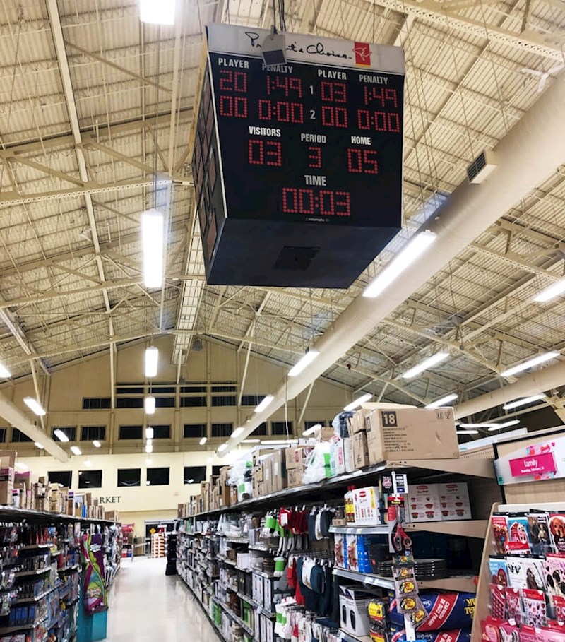 U ovoj građevini je danas supermarket, no nekada su se ovdje igrale hokejaške utakmice.