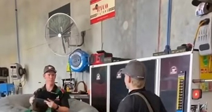 VIDEO Ovi automehaničari na smiješan način drže udaljenost od drugih radnika