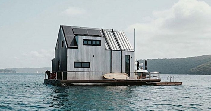 Ova plutajuća kuća na solarni pogon nudi izolaciju o kakvoj mnogi maštaju