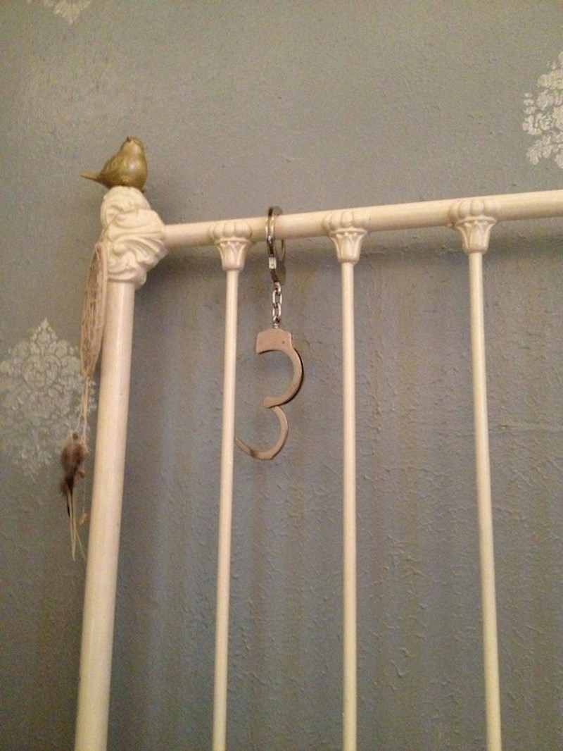 "Mama mi je iznenadno najavila da dolazi u posjet. Kako da joj objasnim ovo na krevetu? Malo sam se 'igrala' s dečkom, a on je ostavio našu 'igračku', ključ je kod njega."