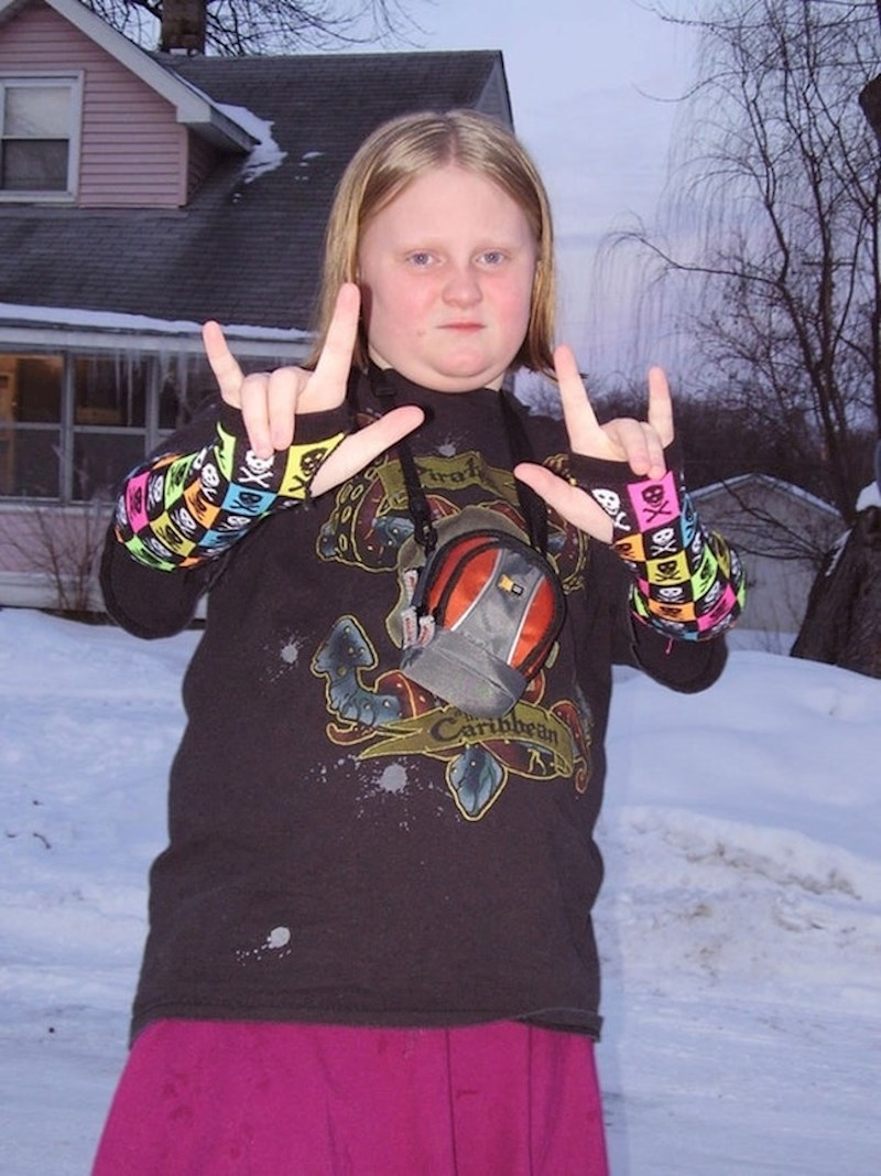 "Ovo je slikano u mojoj fati kad sam prelazio s emo stila na stil članova benda. Išao sam na Jonas Brothers koncert. Ne pitajte."