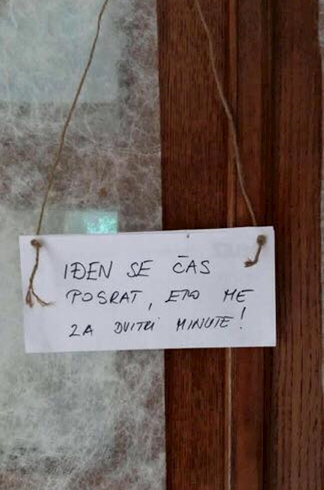 Evo što je pisalo na vratima: