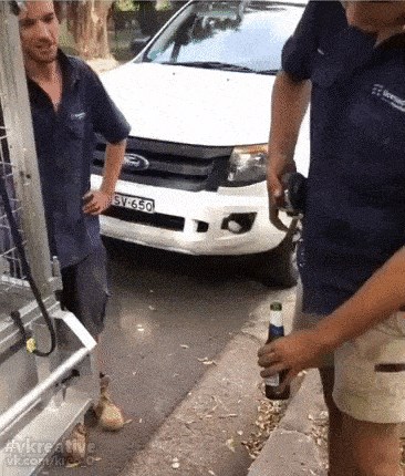 Pravim majstorima ne treba otvarač, pogledajte što je ovaj lik izveo kako bi zadivio prijatelja