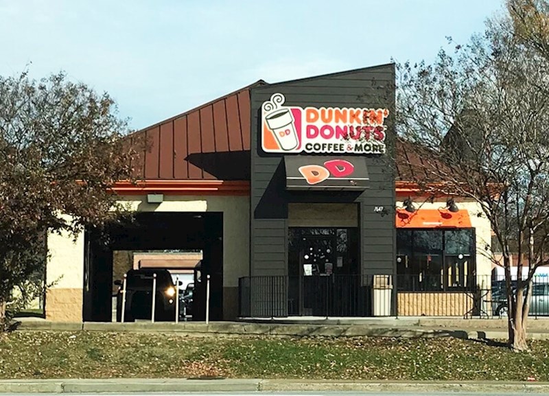 Ovaj Dunkin' Donuts restoran je nekad bio autopraonica.