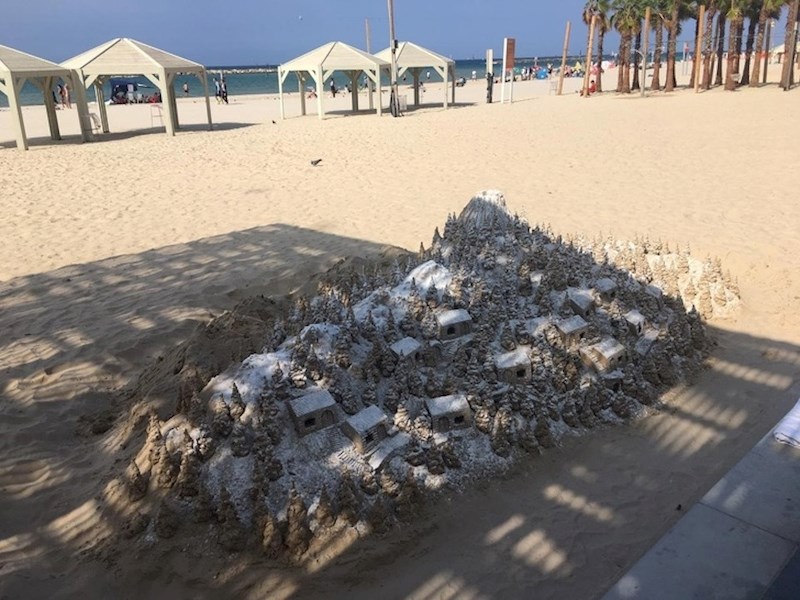 Ono kad na pješčanoj plaži uspiješ napraviti snježnu idilu... od pijeska. Ručno.