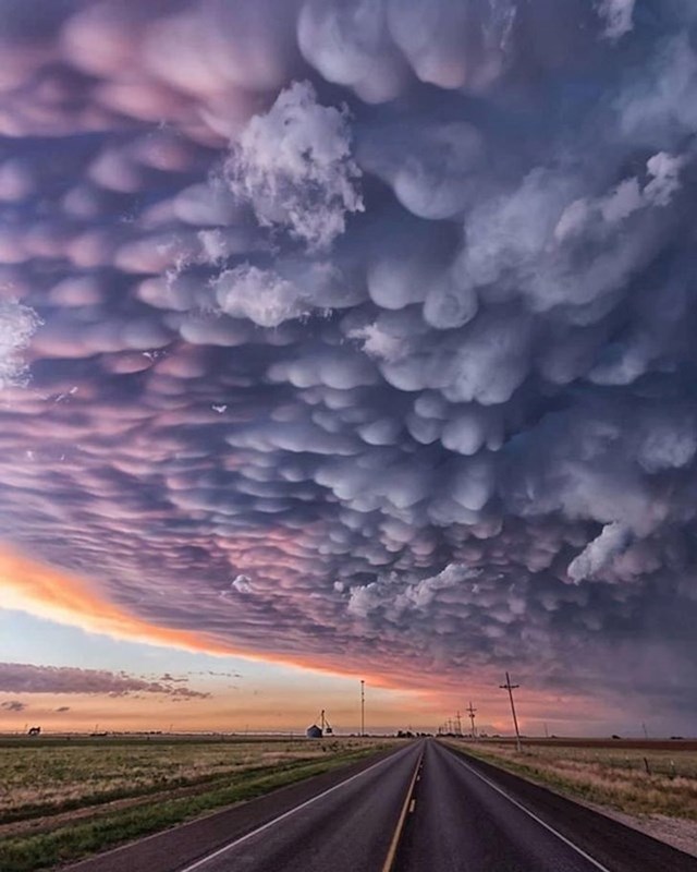 Čudesni mammatus oblaci slikani u Teksasu