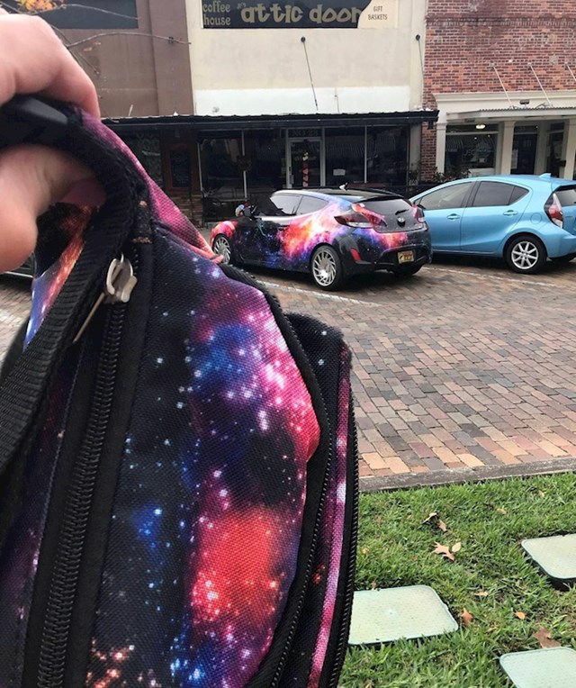 "Slučajno sam vidio auto koji je imao isti ukras kao moj ruksak."
