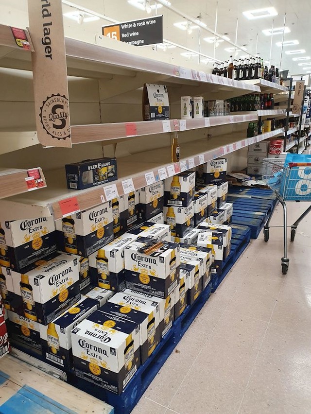Da, nije teško pogoditi koja je marka piva ostala netaknuta... i to samo zbog imena.