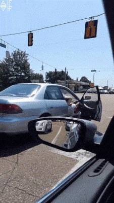 Vozač je snimio šokantnu svađu na cesti, ovo ne izgleda baš kao ljubav