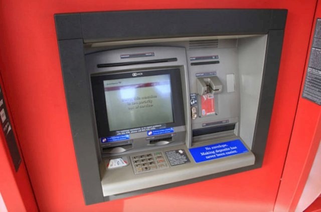 "Shvatio sam da sam zaboravio novčanik na bankomatu. Nakon nekog vremena sam se vratio i novčanik je još uvijek bio tamo iako ga je puno ljudi koristilo. Sav novac je bio unutra, nitko ništa nije ukrao."