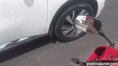 MA SRAMOTA! Motorist se zaustavio kraj automobila pa nasmijao suvozačicu