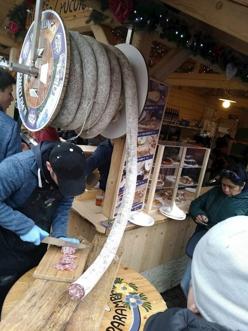 "Treba mi metar kobasice. Hvala."