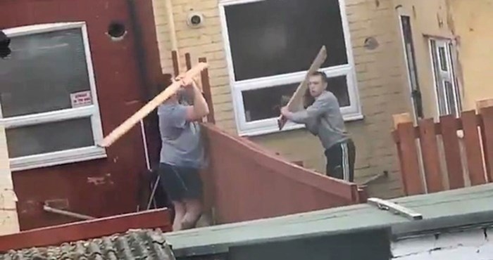 VIDEO Netko je snimio djetinjastu svađu susjeda koji stvarno nisu htjeli daske u svom dvorištu