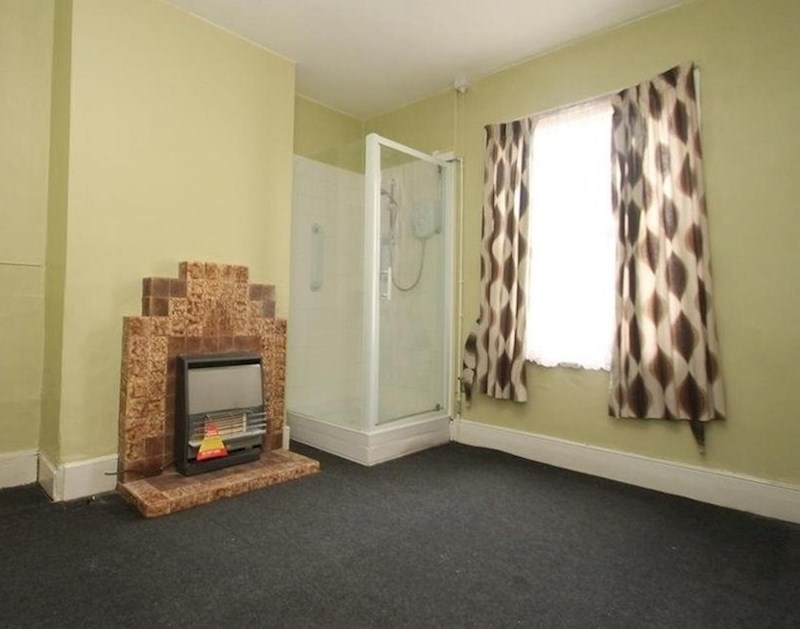 Tuš kabina u dnevnom boravku?