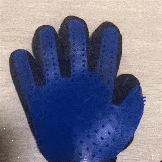 Mačku je češljala posebnom rukavicom pa od viška dlaka napravila poklon za svoju ljubimicu