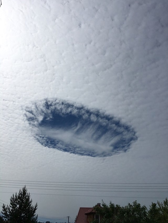 Netko je na nebu slikao čudne oblake...