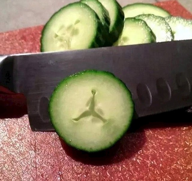 Ovaj krastavac izgleda kao da ga je sponzorirao Air Jordan, vidite li zašto?