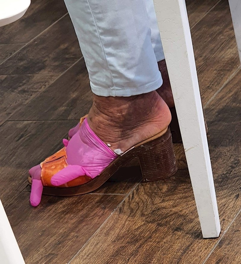 Pogledajte što je imala na nogama: