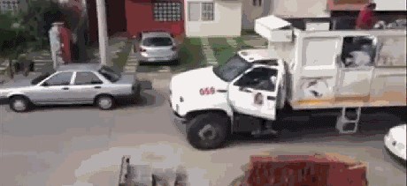 Ovakav odvoz smeća još niste vidjeli, pogledajte kako su ovi radnici obavljali svoj posao