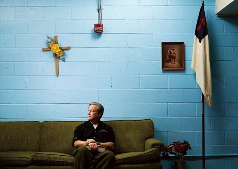 Sve dok se nije odselio, pastor Kevin Jones, inače južni baptist, bio je na čelu zajednice čiju su većinu činili katolici.