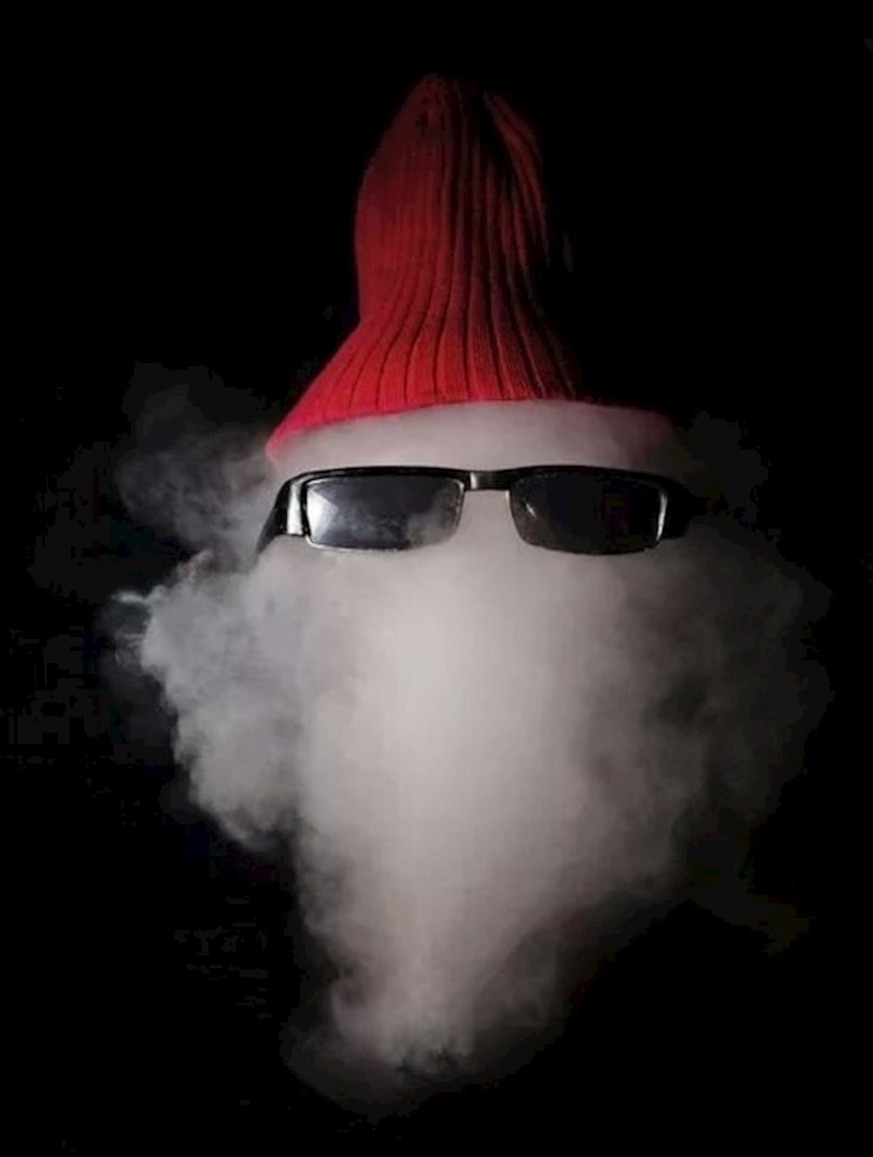 Ova fotografija je napravljena u trenutku kad je pukao balon napunjen dimom.