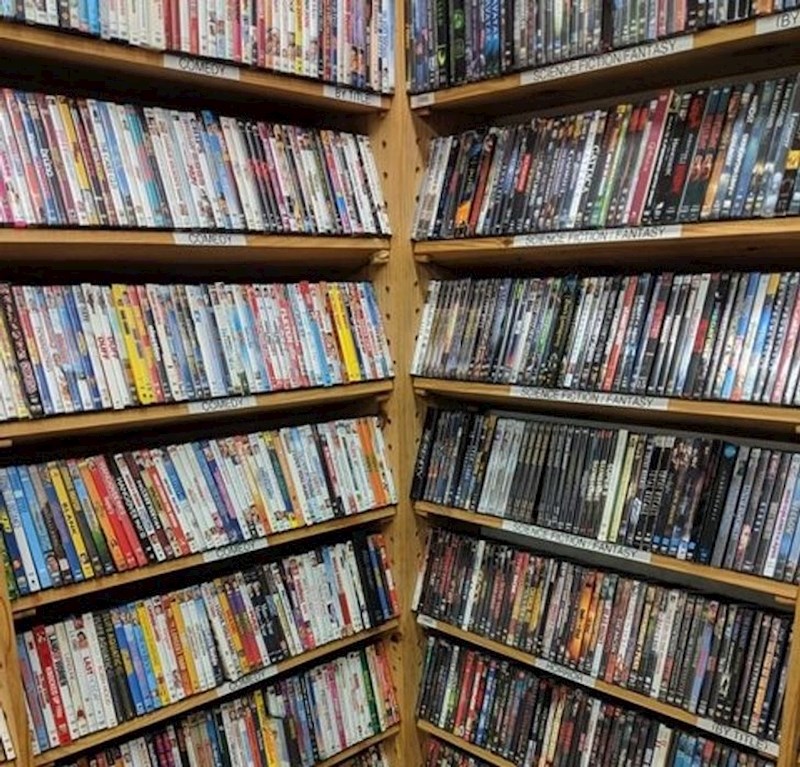 Na lijevoj strani su komedije, na desnoj horori.