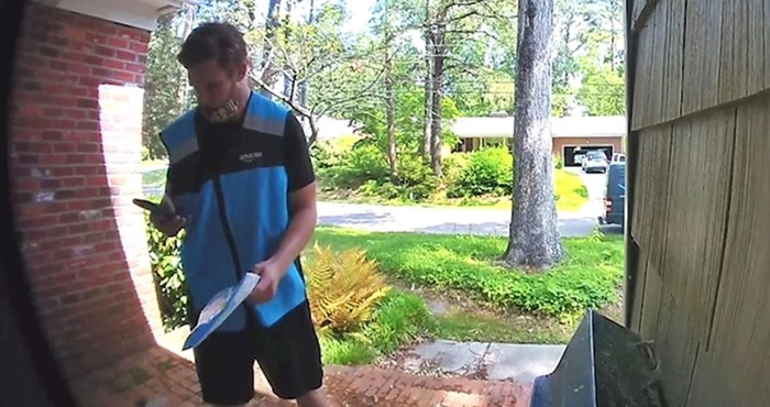 VIDEO Mladić je došao dostaviti paket, a onda je kamera snimila nešto čudno
