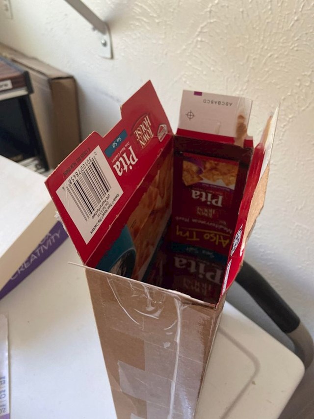 Prodavač s oglasnika je štedio novac korištenjem ovakvih kutija prehrambenih proizvoda umjesto posebnih kutija koje naplaćuju u pošti.